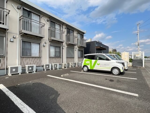 物件外観写真2　(駐車場)