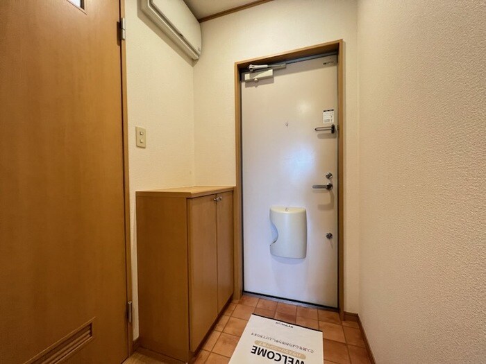 物件内観写真13　(玄関)