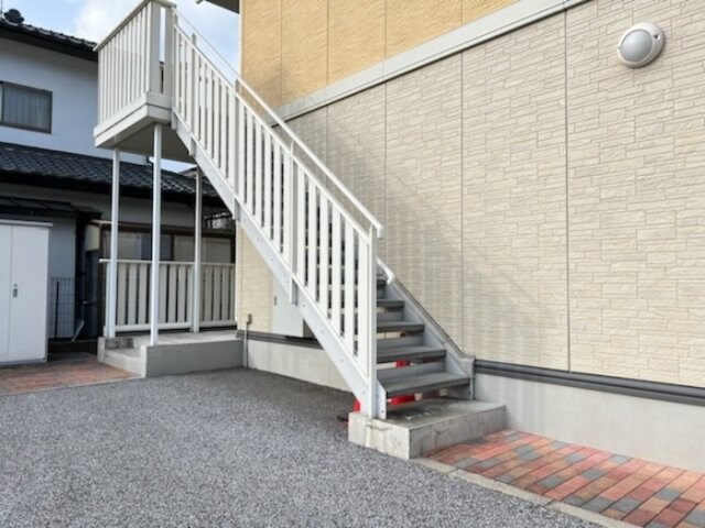 物件外観写真4　(エントランス)