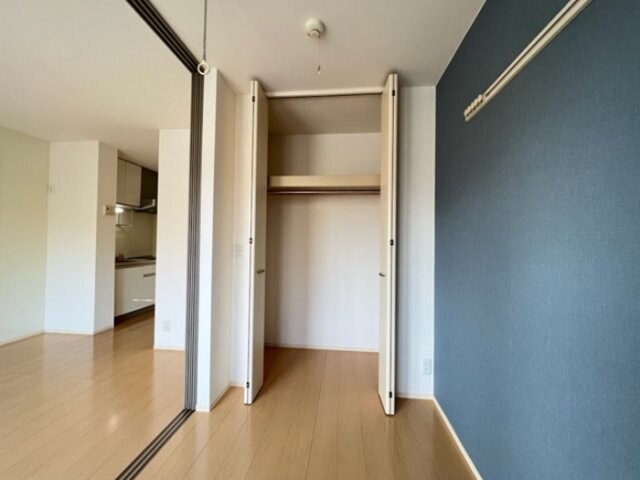 物件内観写真13　(洋室・収納)