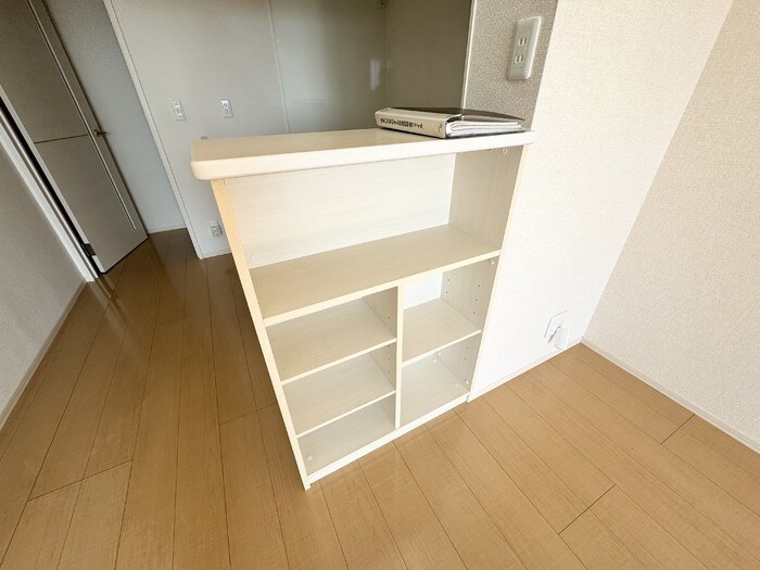 物件内観写真17　(キッチンカウンター収納)