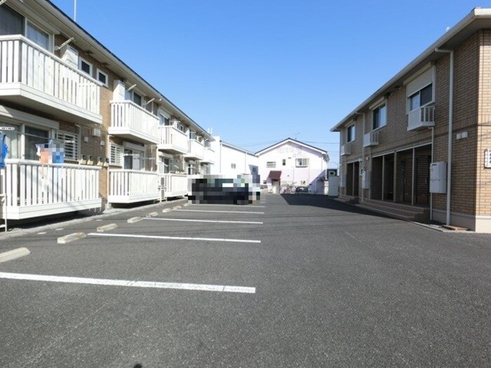 物件外観写真2　(駐車場)