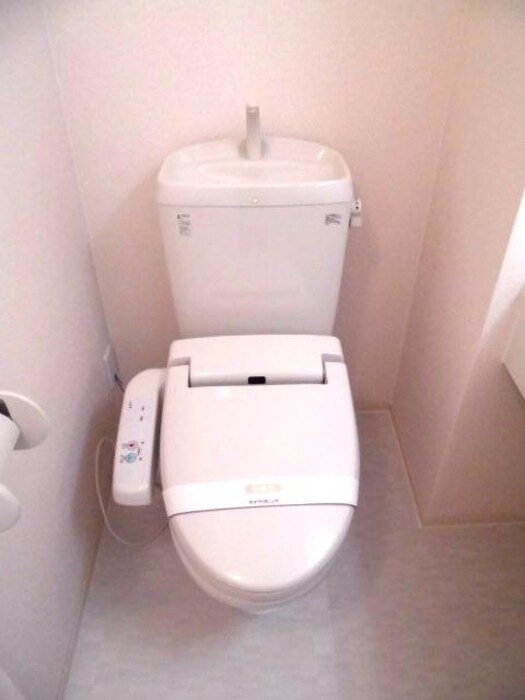 物件内観写真11　(温水洗浄便座)