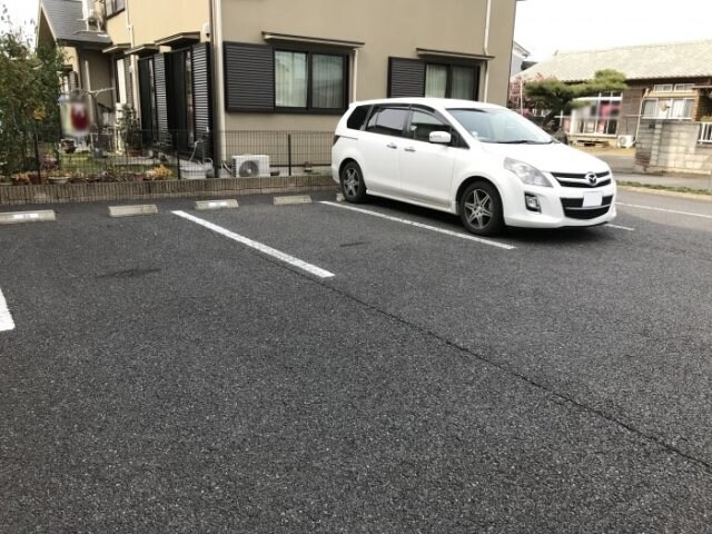 物件外観写真2　(駐車場)