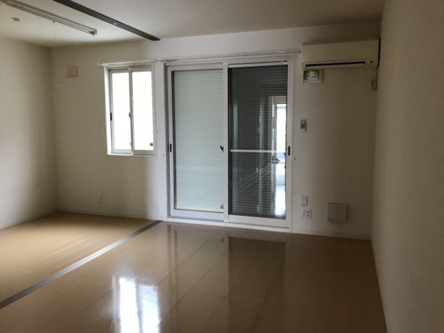 物件内観写真16　(シャッター雨戸)