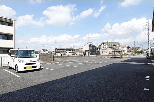 物件外観写真2　(駐車場)