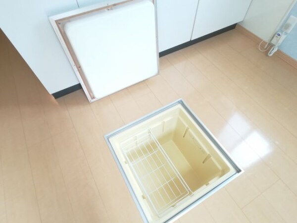 収納(床下収納)