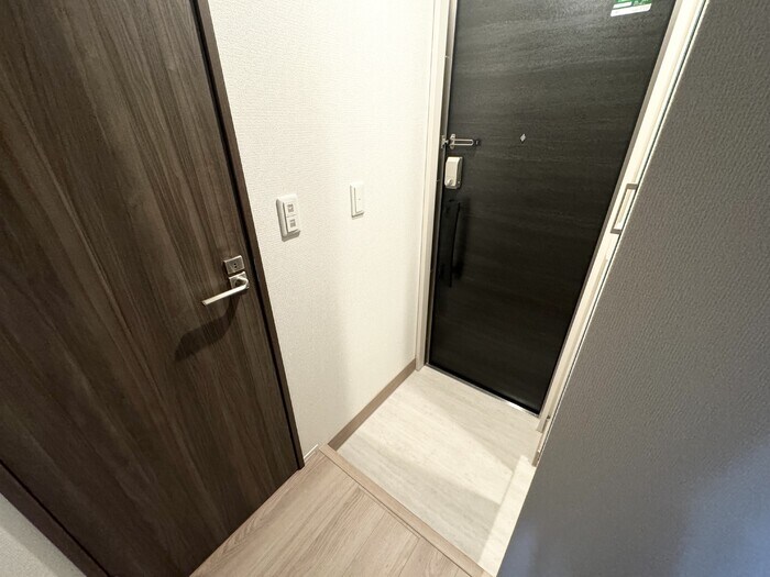 物件内観写真16　(玄関)