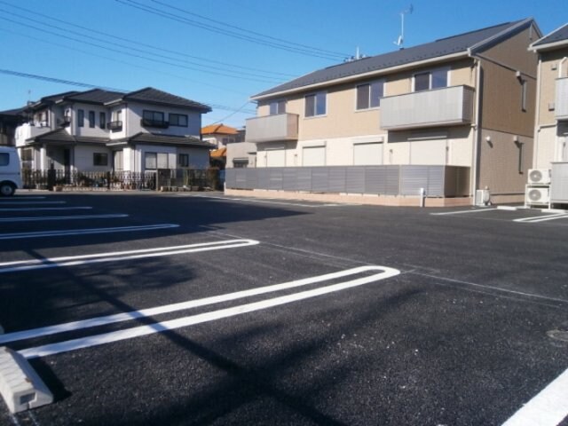 物件外観写真2　(駐車場)