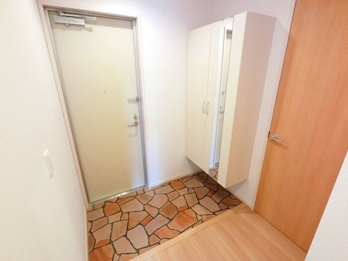 物件内観写真13　(鏡付きシューズボックス)