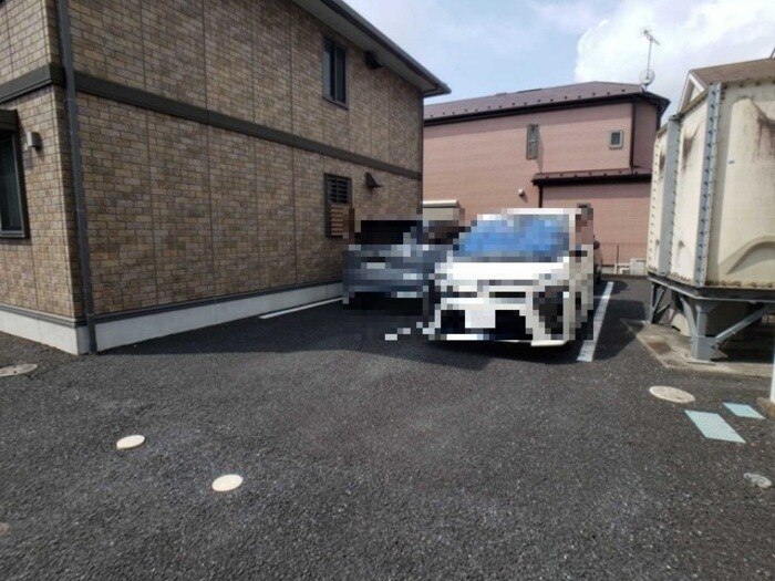 物件外観写真2　(駐車場)