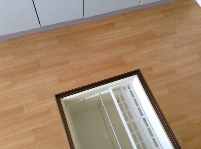 物件内観写真13　(床下収納)