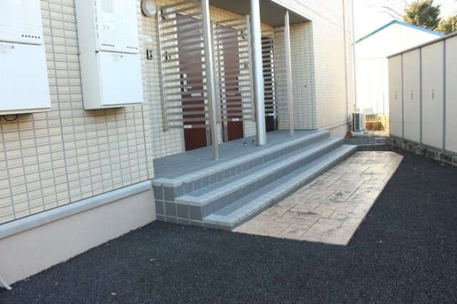 物件外観写真3　(エントランス)