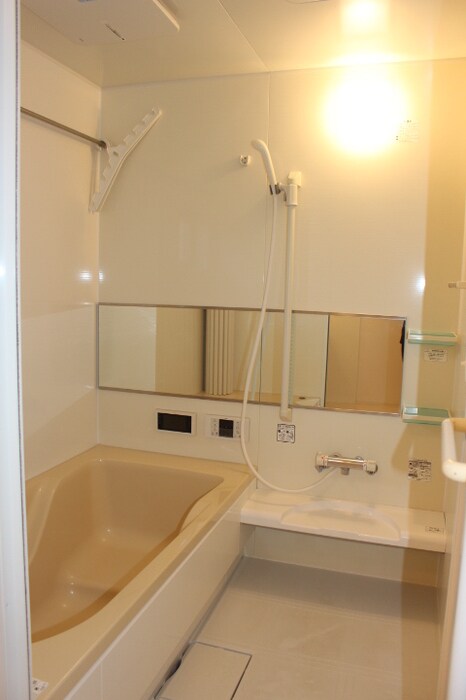 物件内観写真7　(ＴＶ・換気暖房乾燥機付浴室)