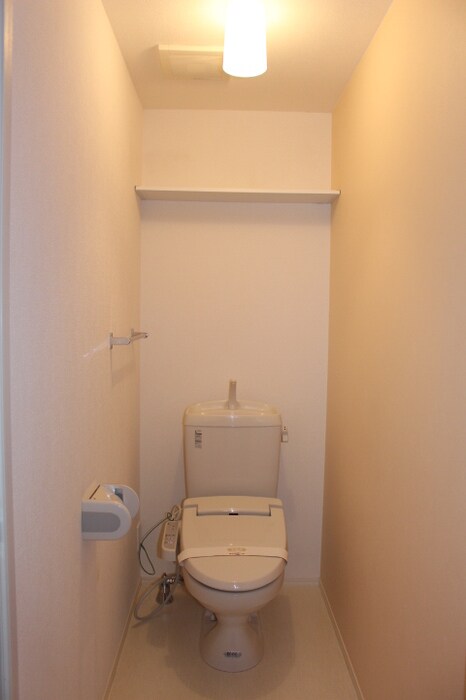 物件内観写真10　(温水洗浄暖房便座)