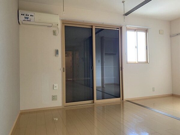 居室(シャッター雨戸)