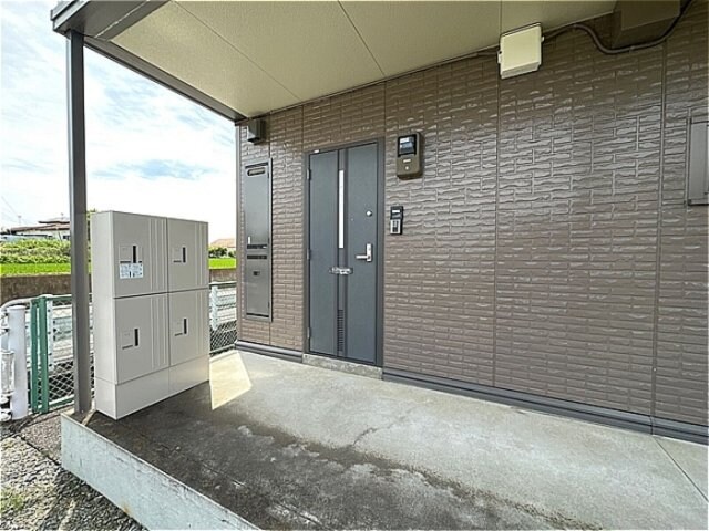 物件内観写真23　(１Ｆに宅配ボックス設置)