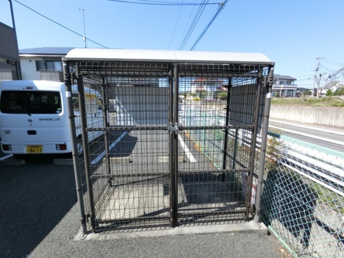 物件内観写真24　(敷地内ごみステーション)