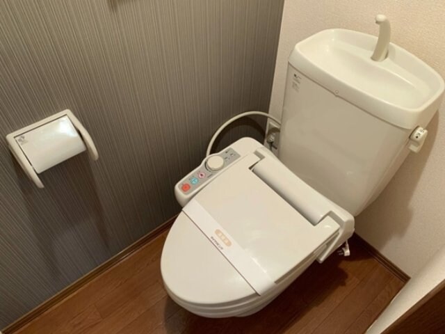 物件内観写真10　(温水洗浄暖房便座のトイレ)