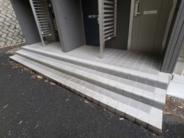 物件外観写真5　(エントランス)
