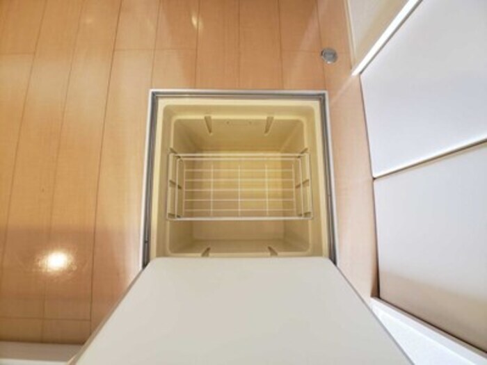 物件内観写真18　(床下収納)