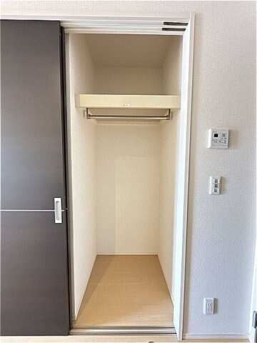 物件内観写真16　(キッチン横・クローゼット)