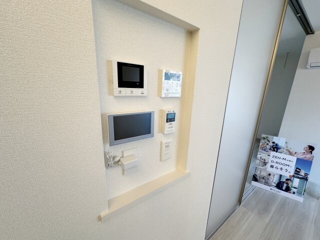 物件内観写真18　(モニターフォン、再生可能エネルギーパネル等まとまってます！)