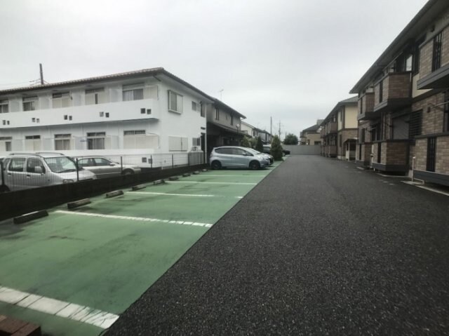 物件外観写真2　(駐車場)