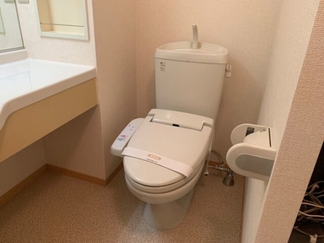 物件内観写真10　(温水洗浄暖房便座のトイレ)