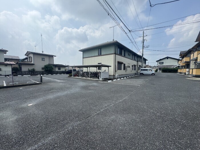 物件外観写真2　(駐車場)