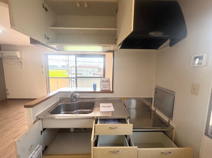 物件内観写真8　(キッチン（収納）)