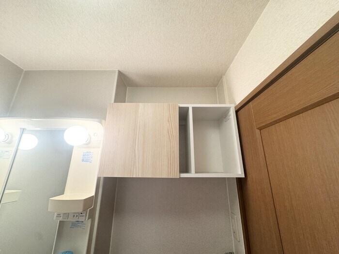 物件内観写真12　(洗面所の収納)