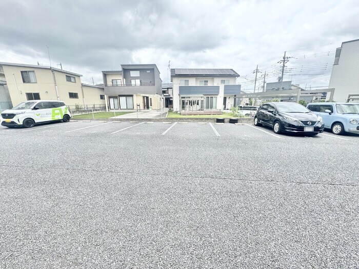 物件外観写真2　(駐車場)