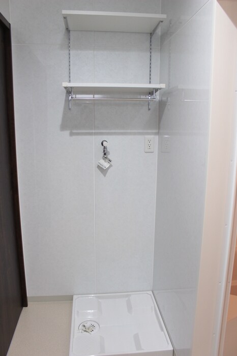 物件内観写真16　(洗濯機置き場)