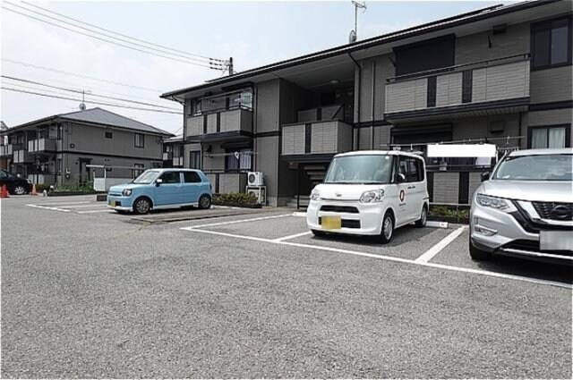 物件外観写真2　(駐車場)