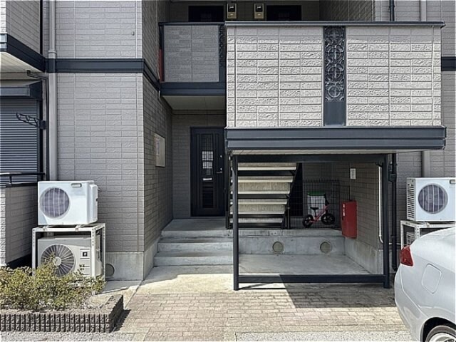 物件外観写真3　(エントランス)