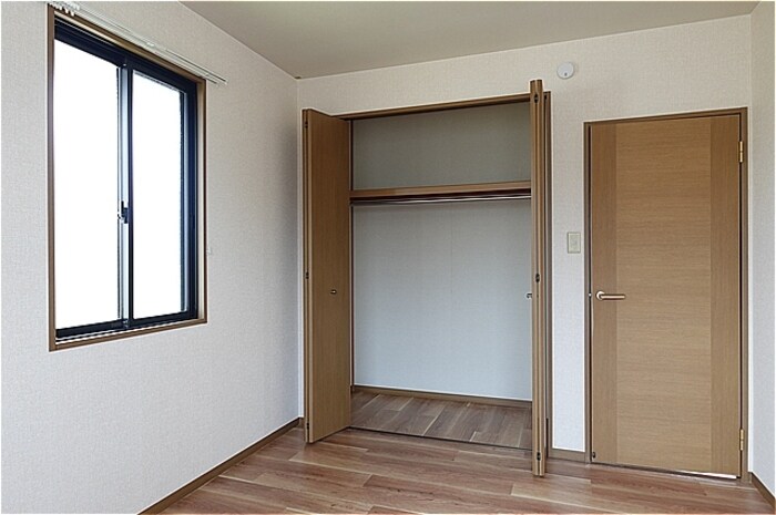 物件内観写真11　(洋室・クローゼット)