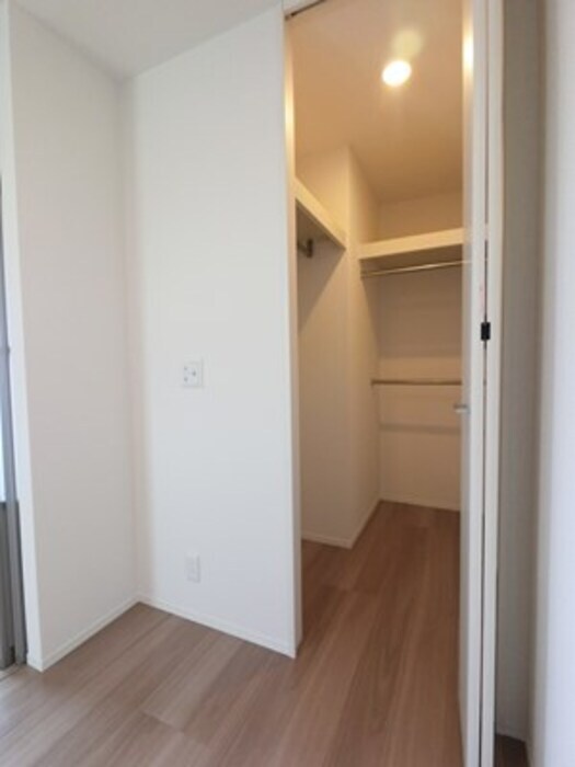 物件内観写真13　(洋室・ウォークインクローゼット)