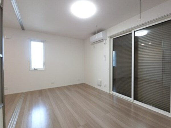 居室(シャッター窓)