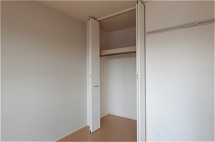 物件内観写真11　(南洋室・クローゼット)