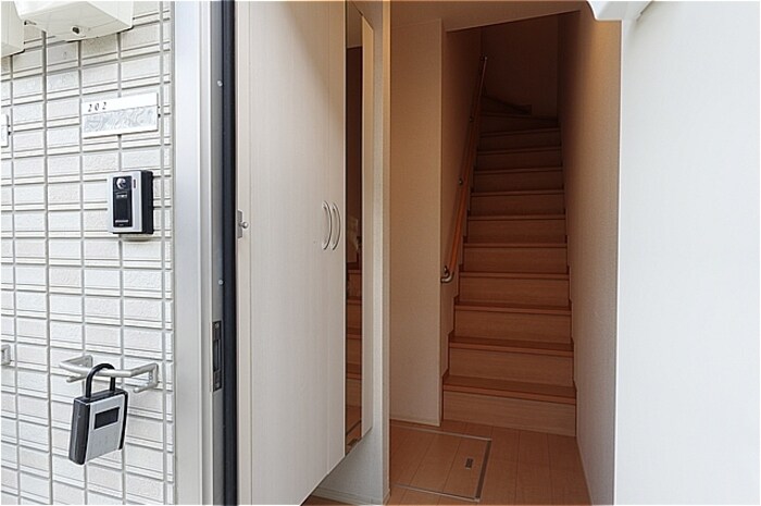 物件内観写真12　(鏡付きシューズボックス)