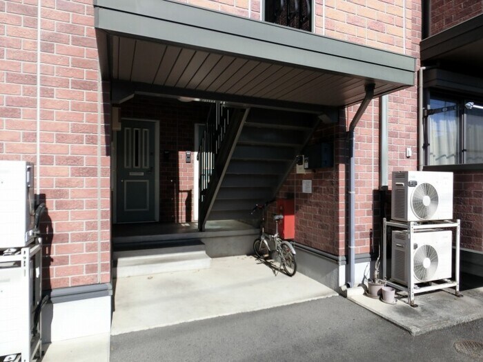 物件外観写真3　(エントランス)