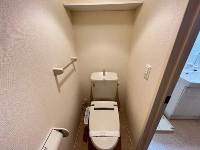 物件内観写真10　(温水洗浄暖房便座のトイレ)