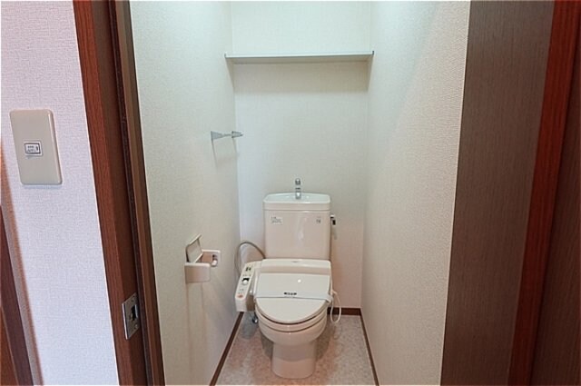 物件内観写真10　(温水洗浄暖房便座のトイレ)