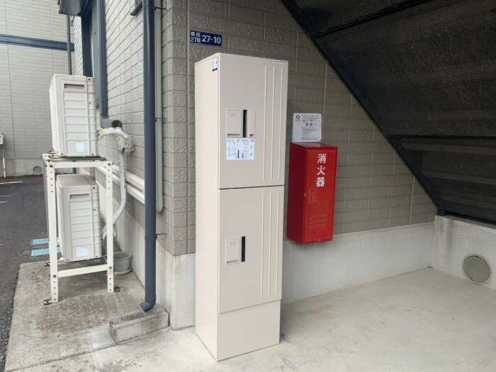 物件内観写真24　(階段下に宅配ボックス設置しました)