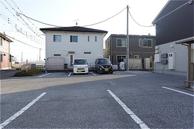 物件外観写真2　(駐車場)