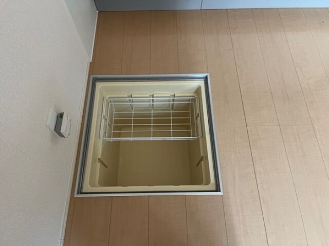 物件内観写真17　(床下収納)