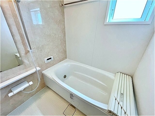 物件内観写真8　(換気暖房乾燥機付き浴室)