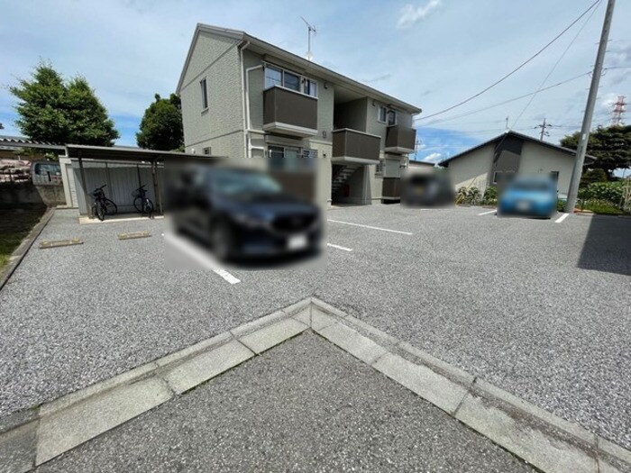 物件外観写真2　(駐車場)