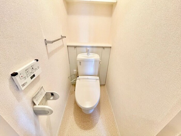 物件内観写真10　(温水暖房便座付きトイレ)